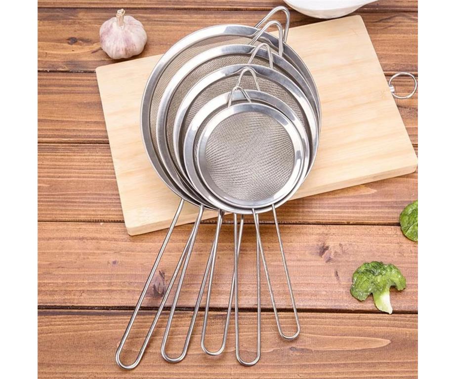 Rundes Sieb / einfach / fein / 22cm