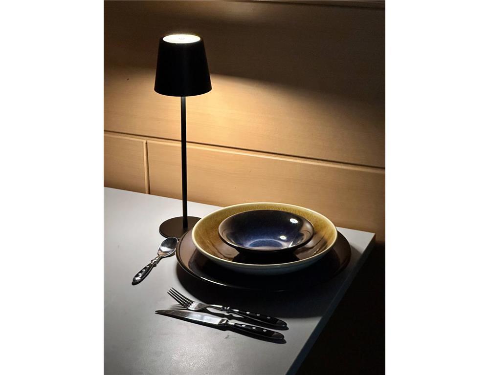 Tischlampe LED / 10x10x37cm / 1Stk