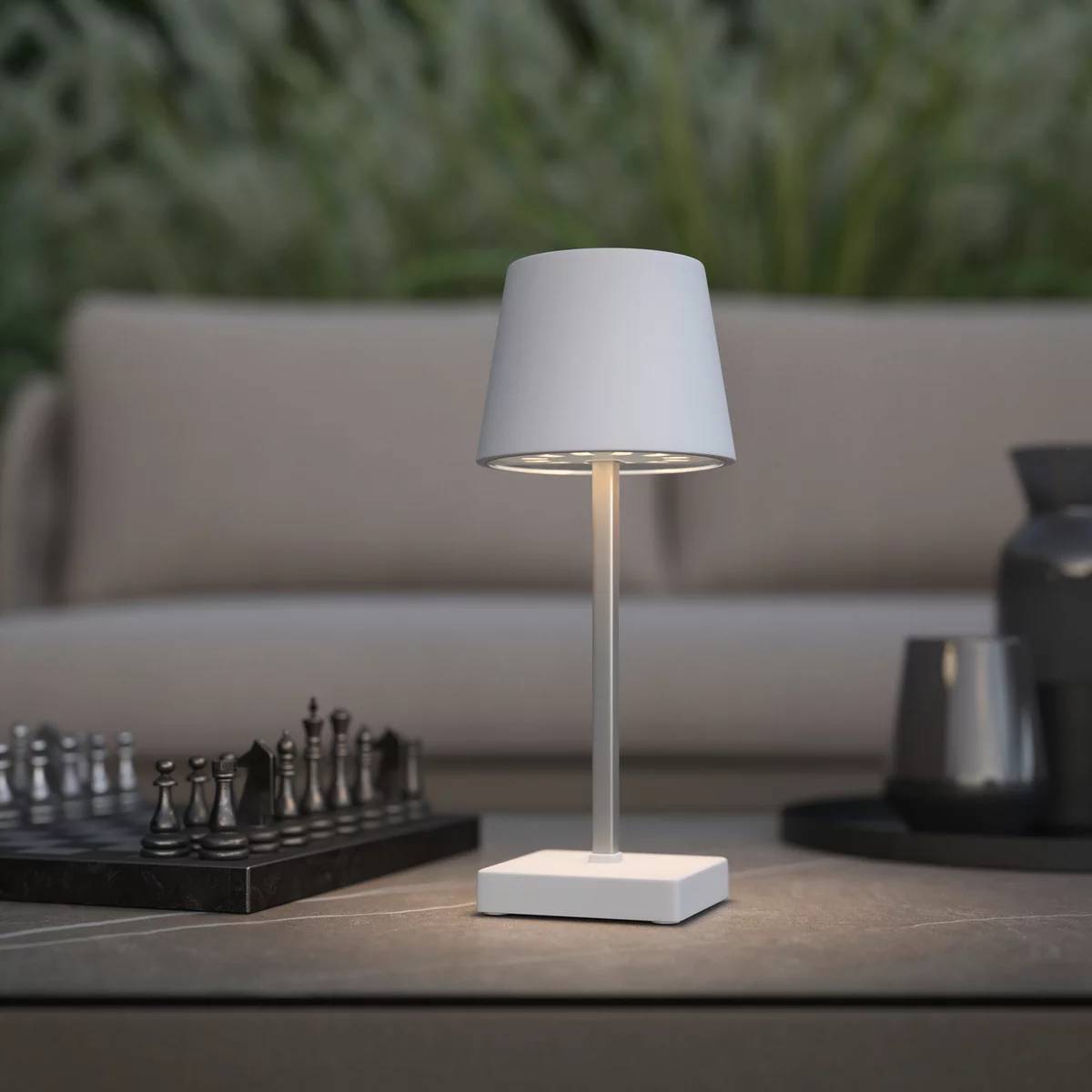 svetilka-na-dotik-prilagodljiva-svetilnost